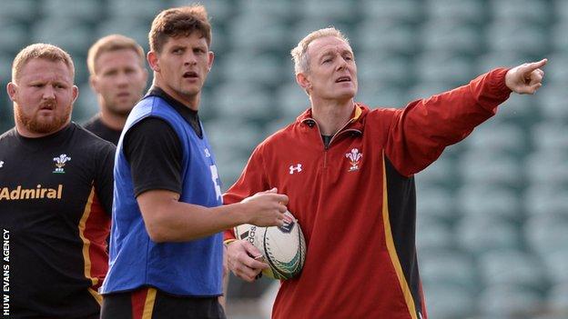 Robert Howley gives instructions at Wales training in New Zealand in June, 2016