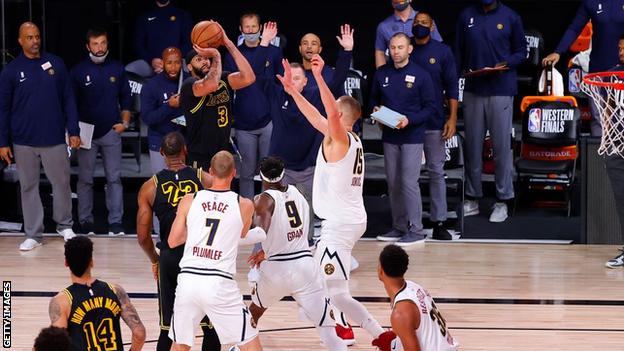 Anthony Davis shoots the winning three-pointer