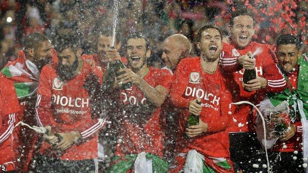 Wales players celebrate after defeating Andorra to round off an historic Euro 2016 qualifying campaign