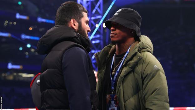 Artur Beterbiev (L) faces off with Anthony Yarde