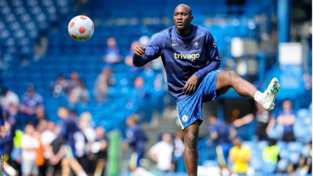 Romelu Lukaku raises his leg to control a football