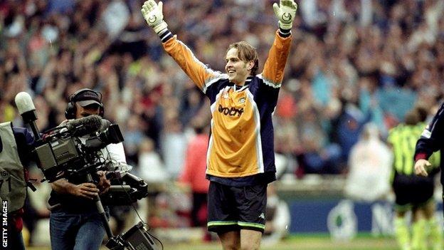 Former Manchester City goalkeeper Nicky Weaver