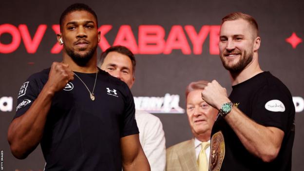 Anthony Joshua and Otto Wallin pose for pictures with their fists up