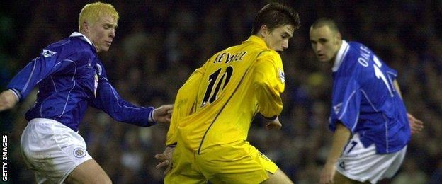 Neil Lennon playing for Leicester against Leeds United