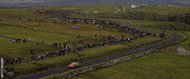 Les foules ont afflué pour voir le championnat du monde des rallyes à son arrivée en Irlande en 2007 et 2009