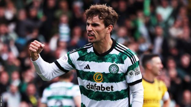 Matt O'Riley: Celtic midfielder signs new four-year deal - BBC Sport