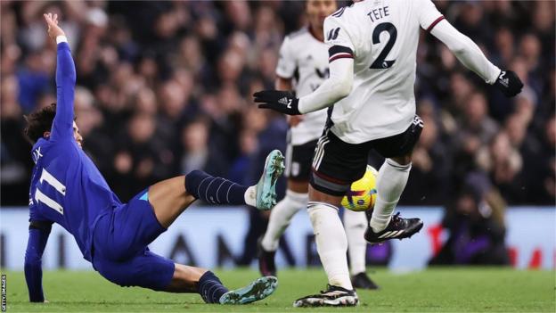 Fulham 2-1 Chelsea: Joao Felix sent off on debut as pressure increases on boss Graham Potter - BBC Sport