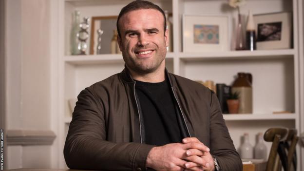 Jamie Roberts played club rugby for Cardiff, Racing Metro, Bath, Harlequins, Stormers and Dragons.