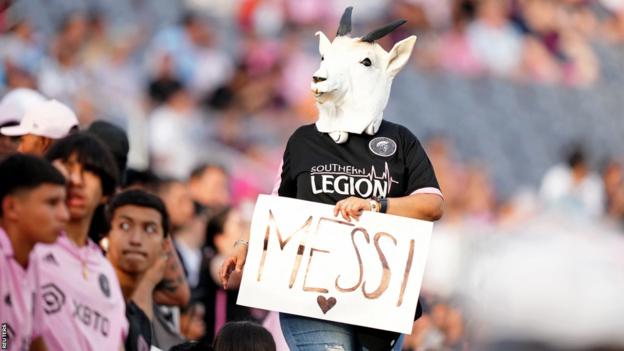 An Inter Miami fan pays tribute to Messi by wearing a goat costume