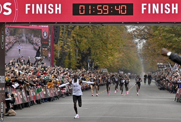Eliud Kipchoge completes marathon in 01:59:40