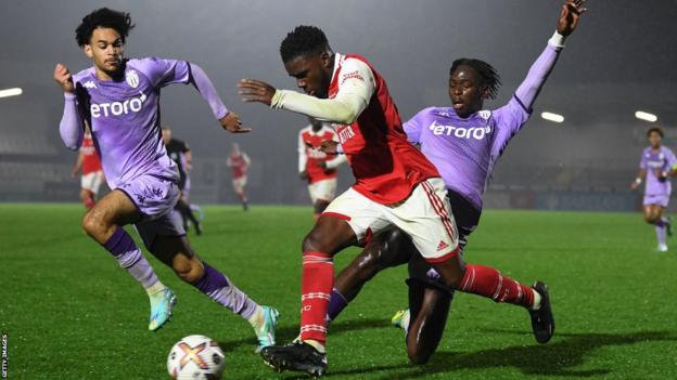 Accrington have signed striker Nathan Butler-Oyedeji from Arsenal on loan until the end of the season.
