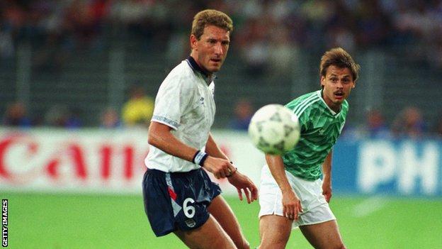 Terry Butcher playing for England at the 1990 World Cup