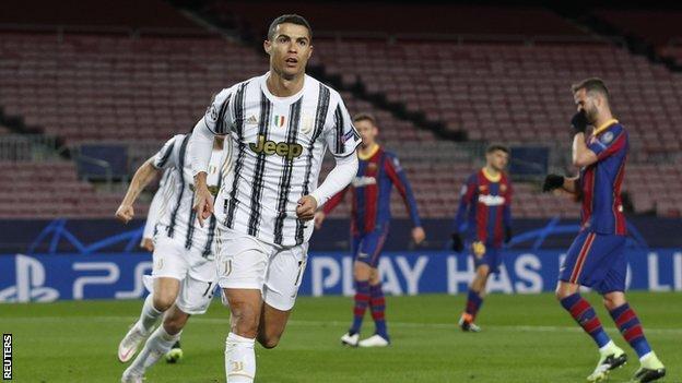 Barcelona 0 3 Juventus Cristiano Ronaldo Scores Two Penalties As Juve Seal Group G c Sport