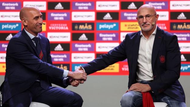 Luis Rubiales and Luis de la Fuente shake hands in December 2022, when De La Fuente was appointed head coach of Spain men