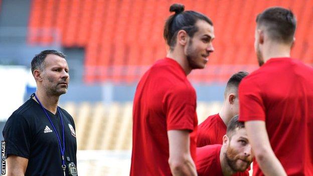 Ryan Giggs and Gareth Bale in training for the China Cup
