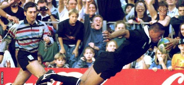 New Zealand All Blacks winger Jonah Lomu scores his side's first try against England during their Rugby World Cup semi-final match in 1995