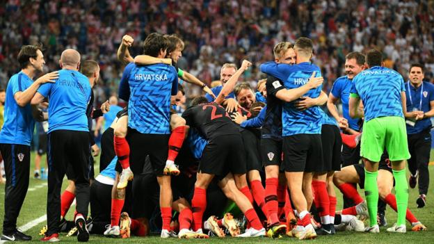Croatia's players celebrate after winning the penalty shoot-out at the end of the Russia 2018 World Cup round of 16 football match between Croatia and Denmark at the Nizhny Novgorod Stadium in Nizhny Novgorod on July 1, 2018 (Photo by Johannes Eisels/AFP)