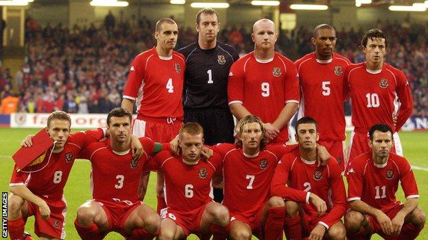 Wales line-up Italy 2002
