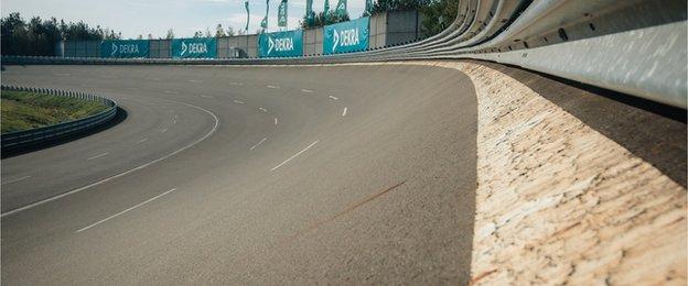 The banked turns of the Lausitzring