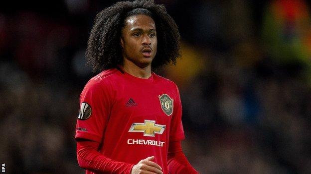 Tahith Chong Man Utd Winger Signs New Contract At Old Trafford Bbc Sport