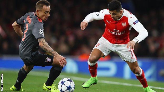Alexis Sanchez of Arsenal playing against Bayern Munich in the 2016-17 Champions League