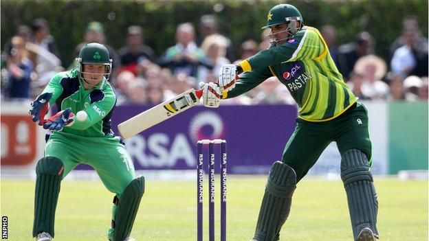 Gary Wilson and Isbah ul Haq in action when Ireland played Pakistan in May 2015