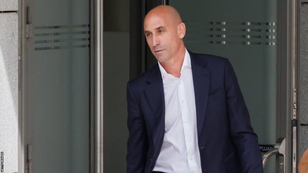 Luis Rubiales leaves the court