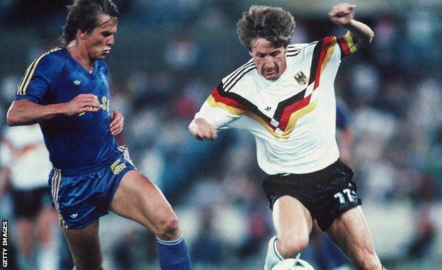 Frank Mill, pictured with the German national team at the 1988 Olympics