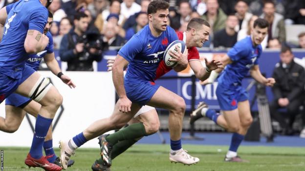 Damian Penaud running during 2023 Six Nations game between France and Wales