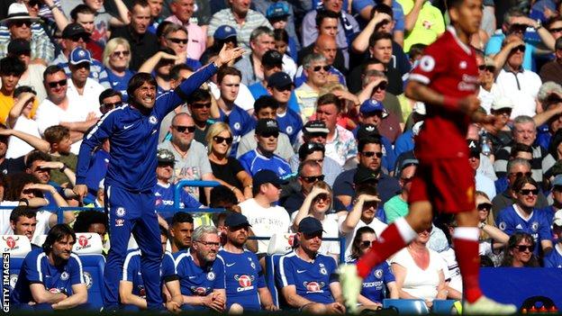 Chelsea manager Antonio Conte gestures