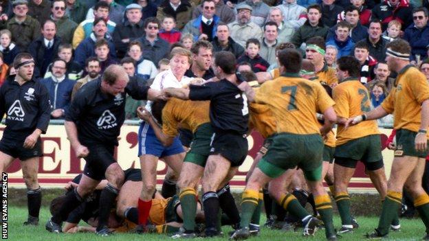 Neath and Australia players trade blows in 1992