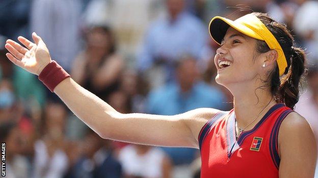 Emma Raducanu celebrates beating Belinda Bencic