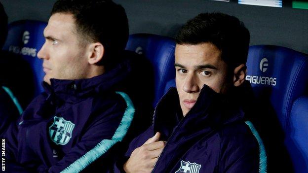 Philippe Coutinho sits alongside Thomas Vermaelen on the Barcelona bench