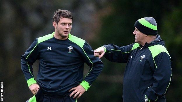 Wales coach Warren Gatland makes a point to Dan Biggar
