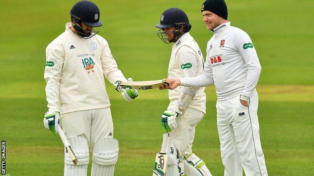 County Championship Hampshire And Essex Battle For Bonus Points As