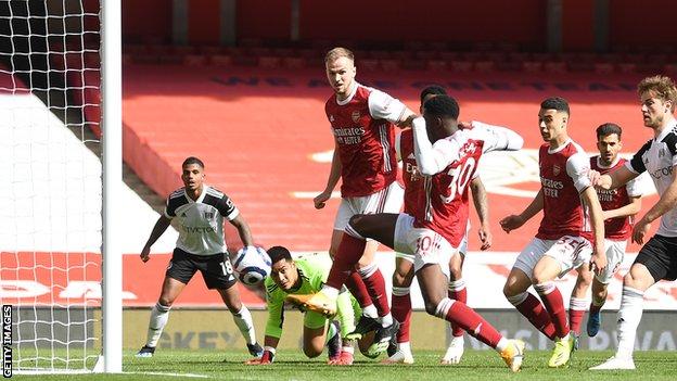 Arsenal 1 1 Fulham Eddie Nketiah Denies Fulham Vital Premier League Win Bbc Sport