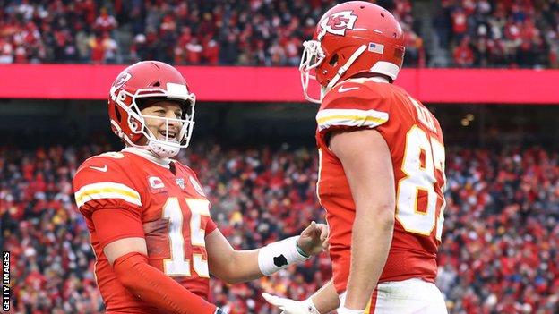 Patrick Mahomes and tight end Travis Kelce