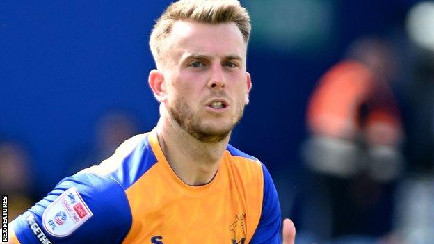 Rhys Oates: Mansfield striker out for 'few months' with pectoral muscle  injury - BBC Sport