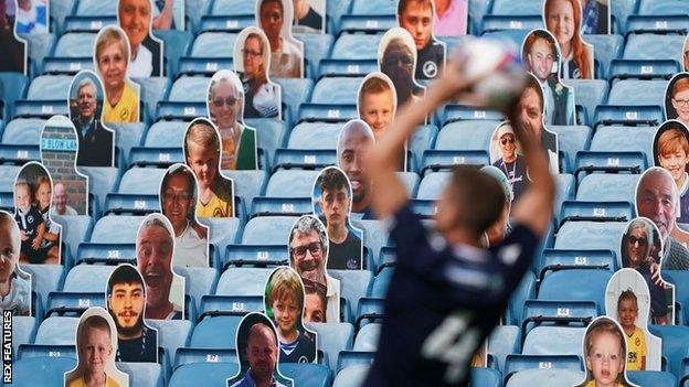 Millwall cardboard fans