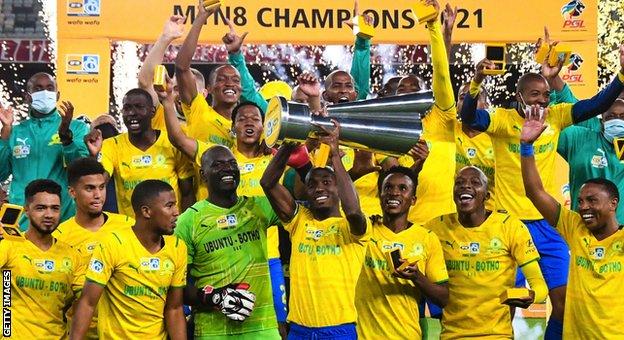Mamelodi Sundowns lift the MTN 8 trophy