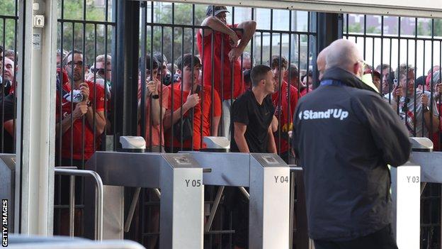 Liverpool fans outside Stade de France