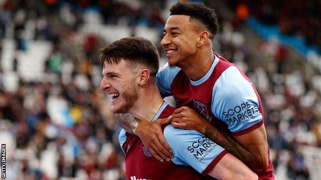 Jesse Lingard celebrates with Declan Rice during his loan spell at West Ham