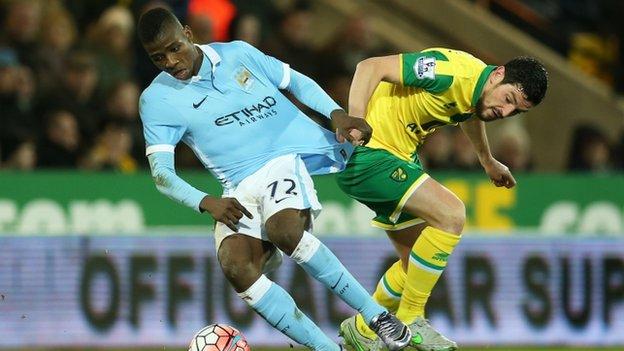 Norwich City's Graham Dorrans in action with Manchester City's Kelechi Iheanacho