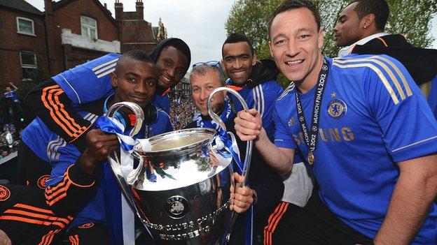 Chelsea players celebrate the 2012 European Champions League win