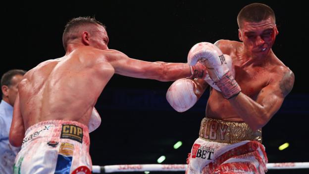 Josh Warrington lands a right shot on Lee Selby during IBF Featherweight Championship fight at Elland Road on May 19, 2018 in Leeds, England. (Photo by Alex Livesey/Getty Images)
