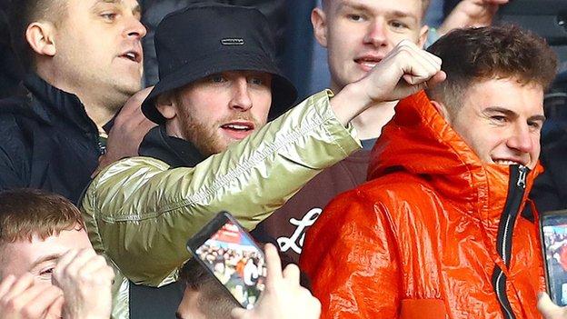 Oli McBurnie: Sheff Utd boss Chris Wilder 'relates' to striker but calls for 'responsibility' - BBC Sport