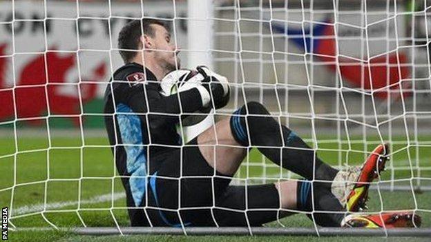 Danny Ward despairs