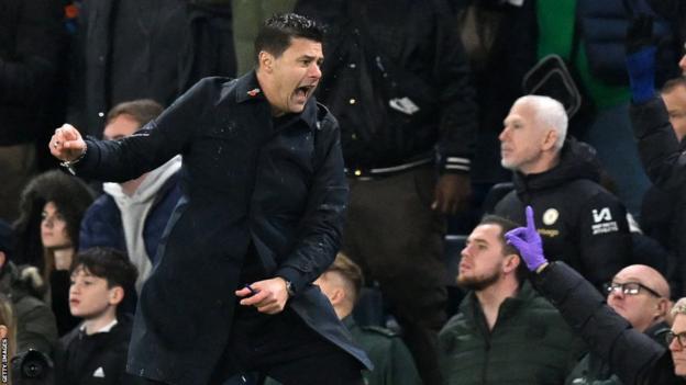Mauricio Pochettino reacts during the draw with Manchester City