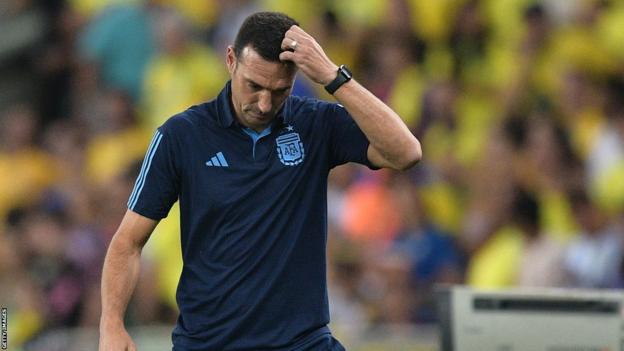 Lionel Scaloni on the touchline during Argentina's match against Brazil