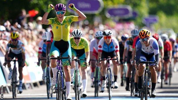 Australia's Georgia Baker edged out Neah Evans of Scotland in a sprint finish